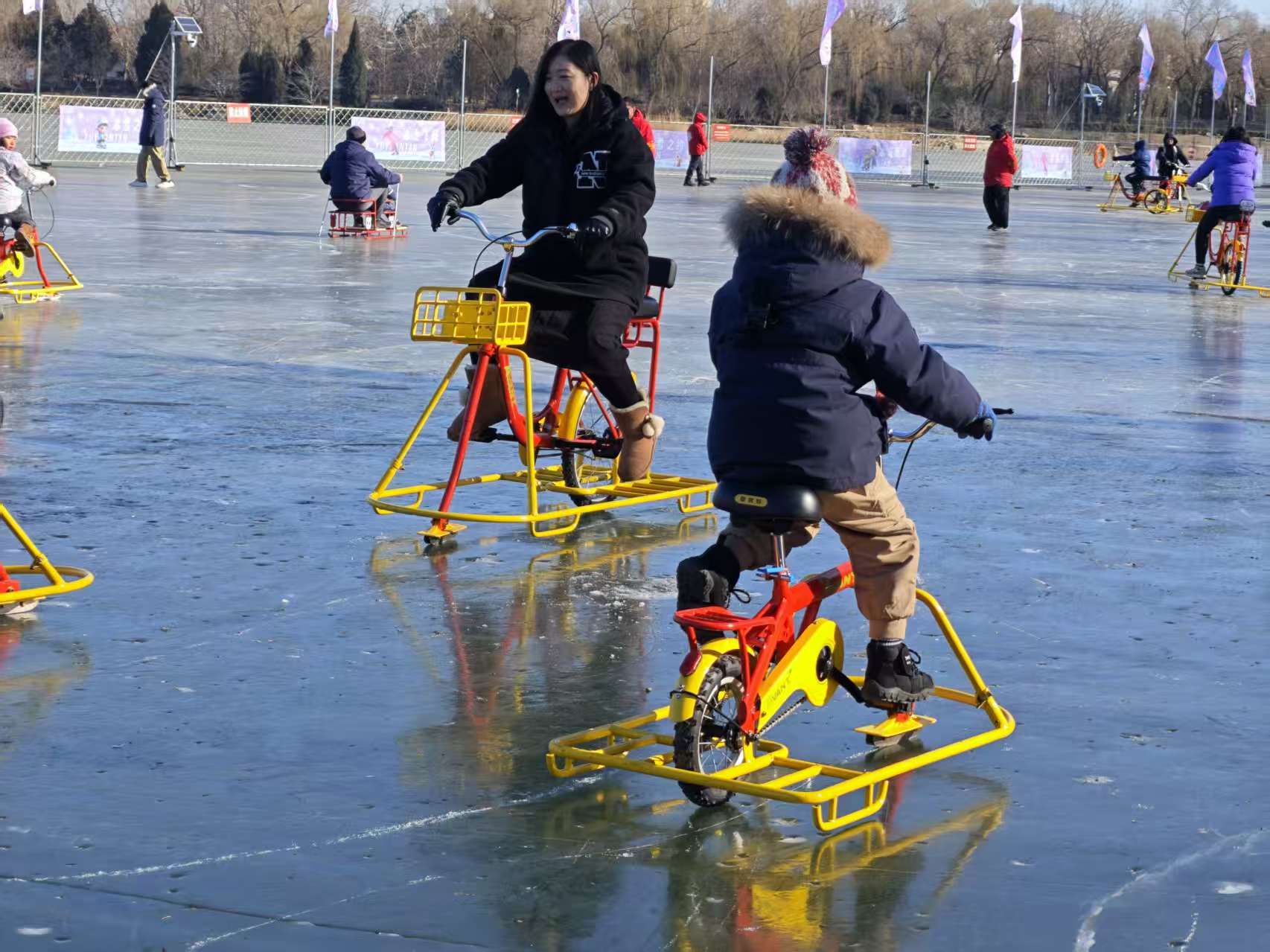 半岛体育官网-北京市属公园冰场陆续开放，部分设有速滑区