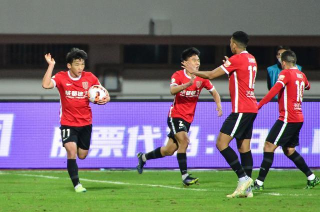 【中超】金敃友杨旭传射PK 成都3比2全华班申花